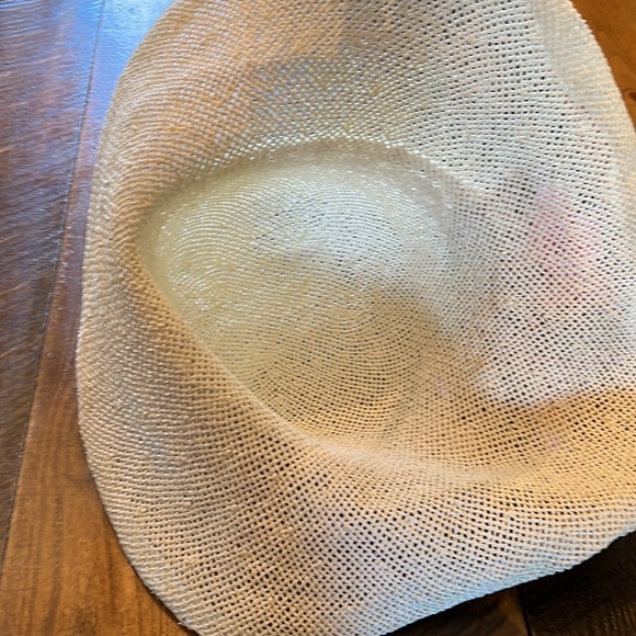 Pretty White Wide Brimmed Woven Hat with flowers 🌺 - Picture 6 of 6